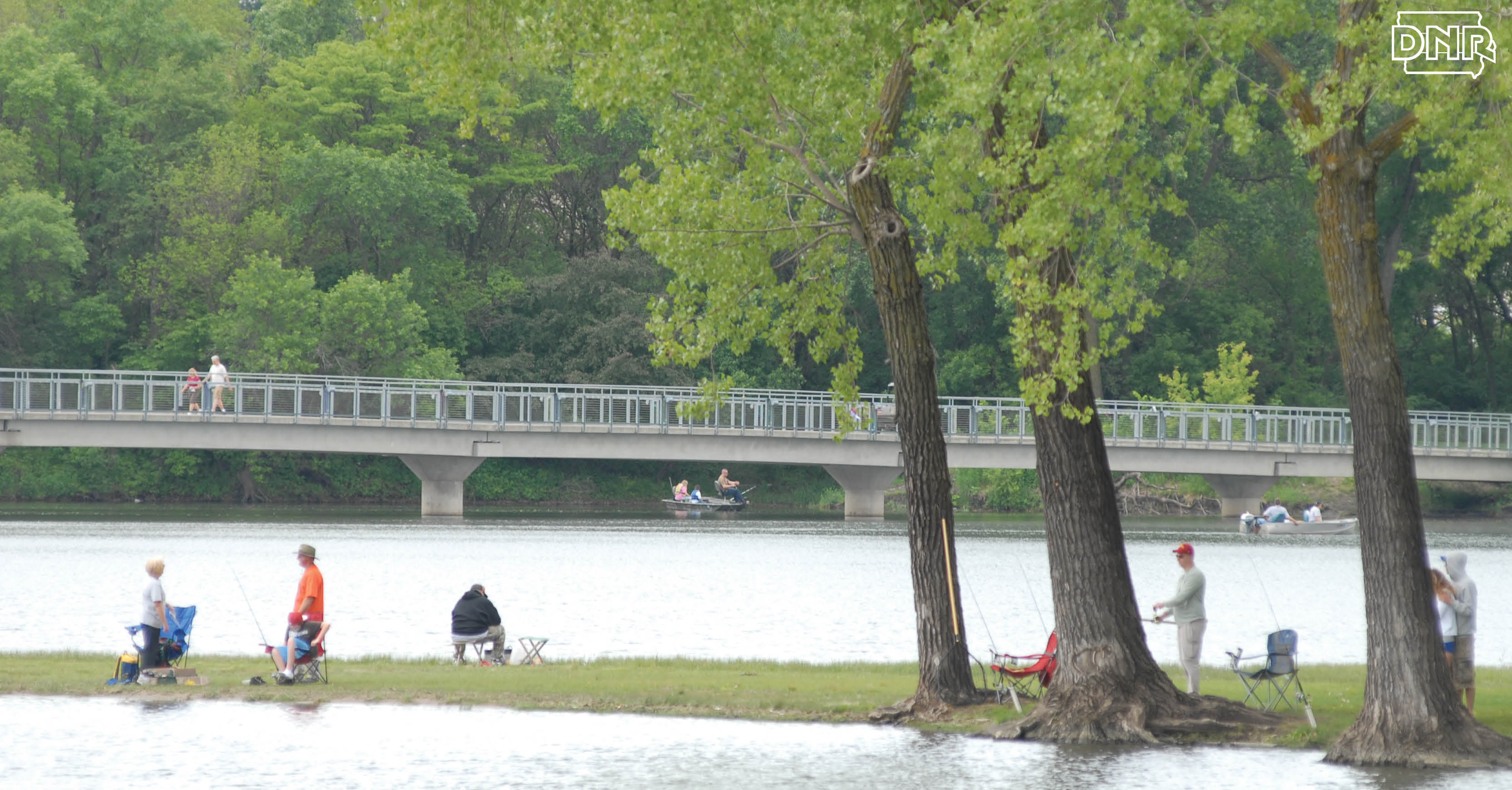 Gray's Lake is one of our top fishing spots in Des Moines | Iowa DNR